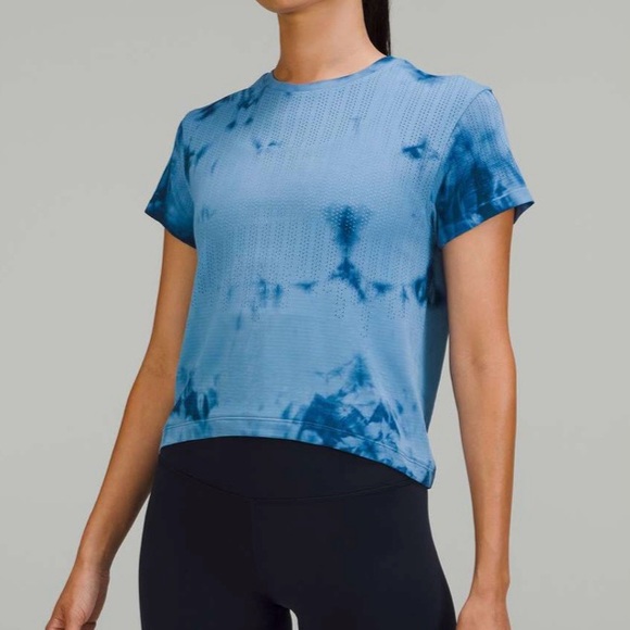 LULULEMON Rain Stripe Marble Dye Commander Train To Be Short Sleeve Shirt Sz 10‎ - Picture 1 of 12